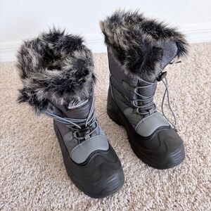 Gray Winter Snow Boots with Faux Fur Trim